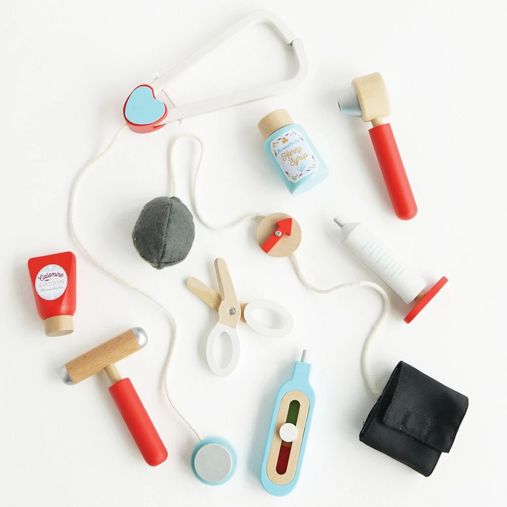 Le Toy Van Wooden Doctor's Set In Carry Bag - Image 3