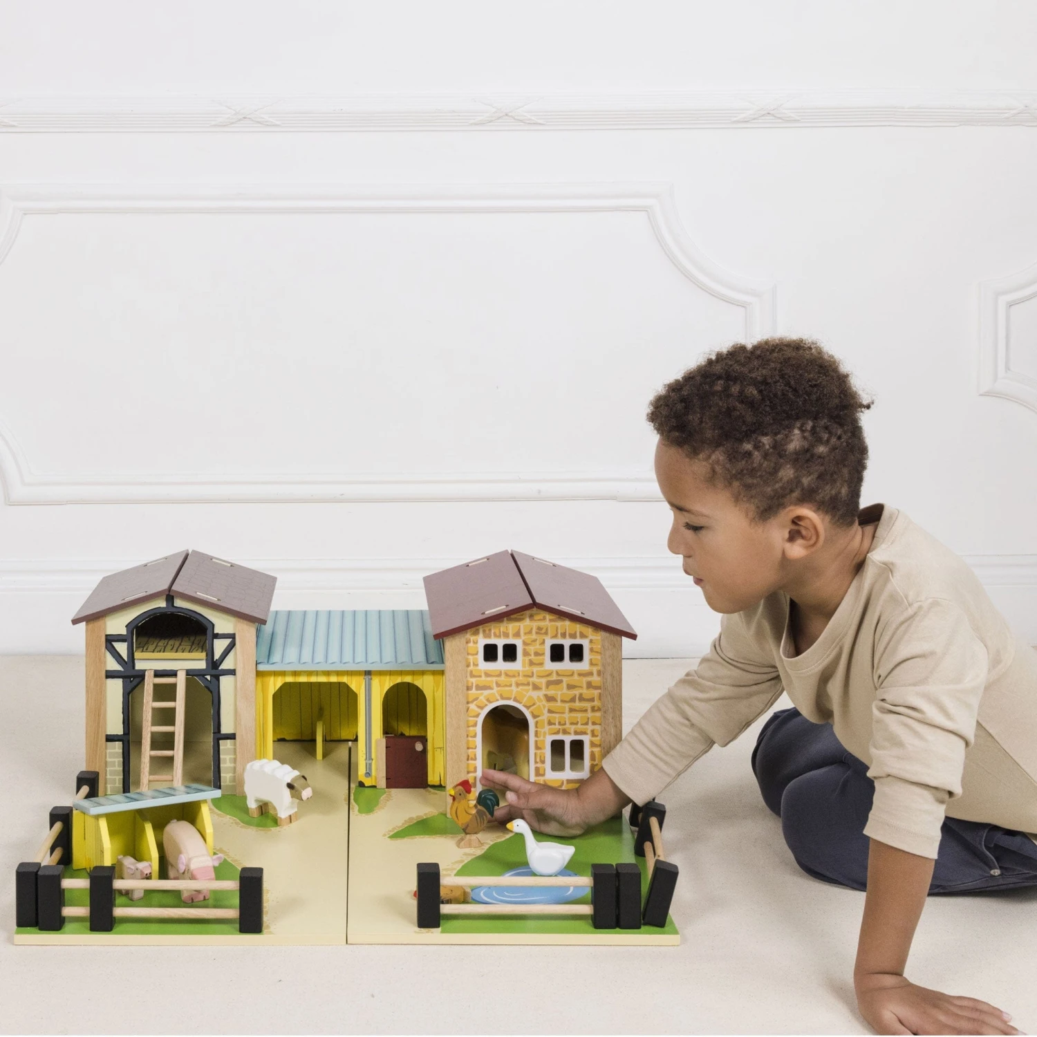 Wooden Farmyard Stables - Image 5