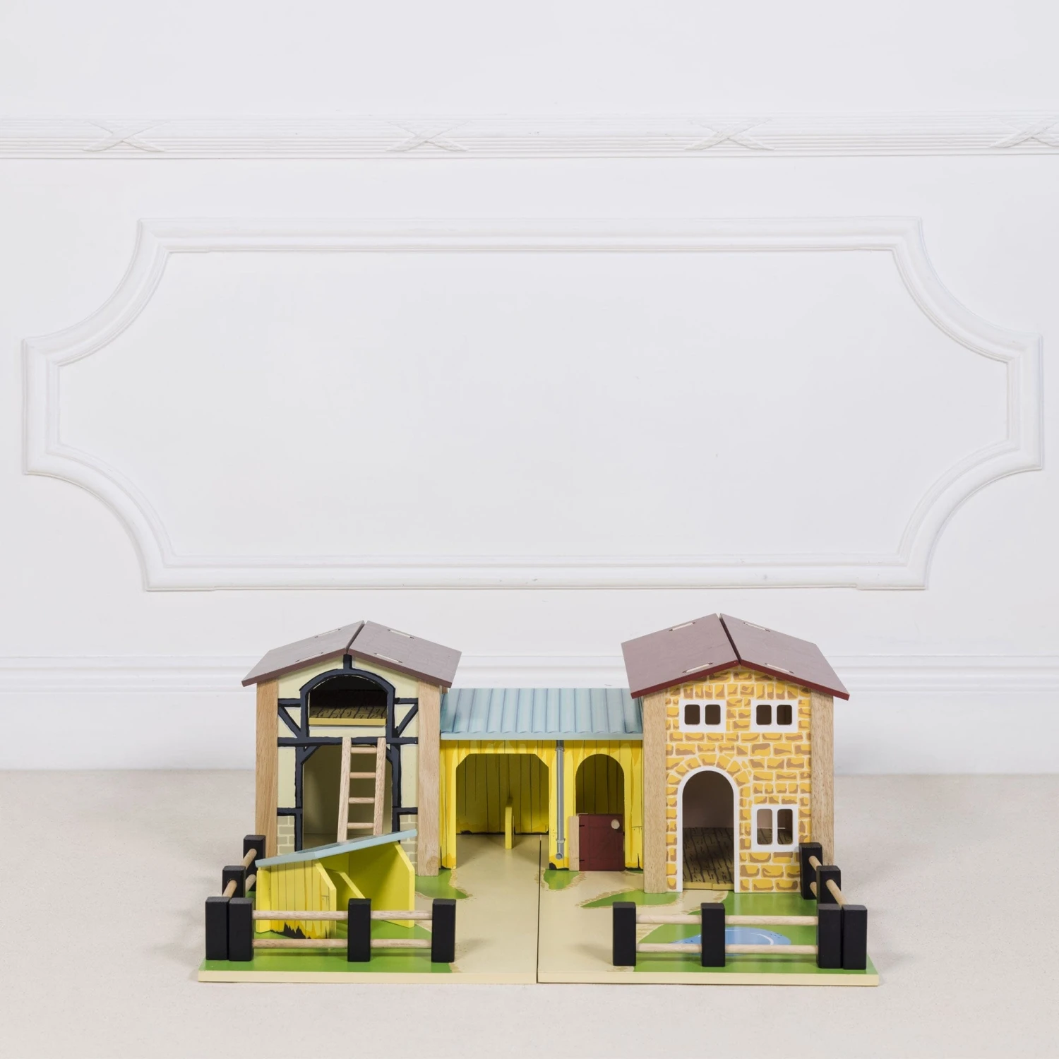 Wooden Farmyard Stables - Image 2