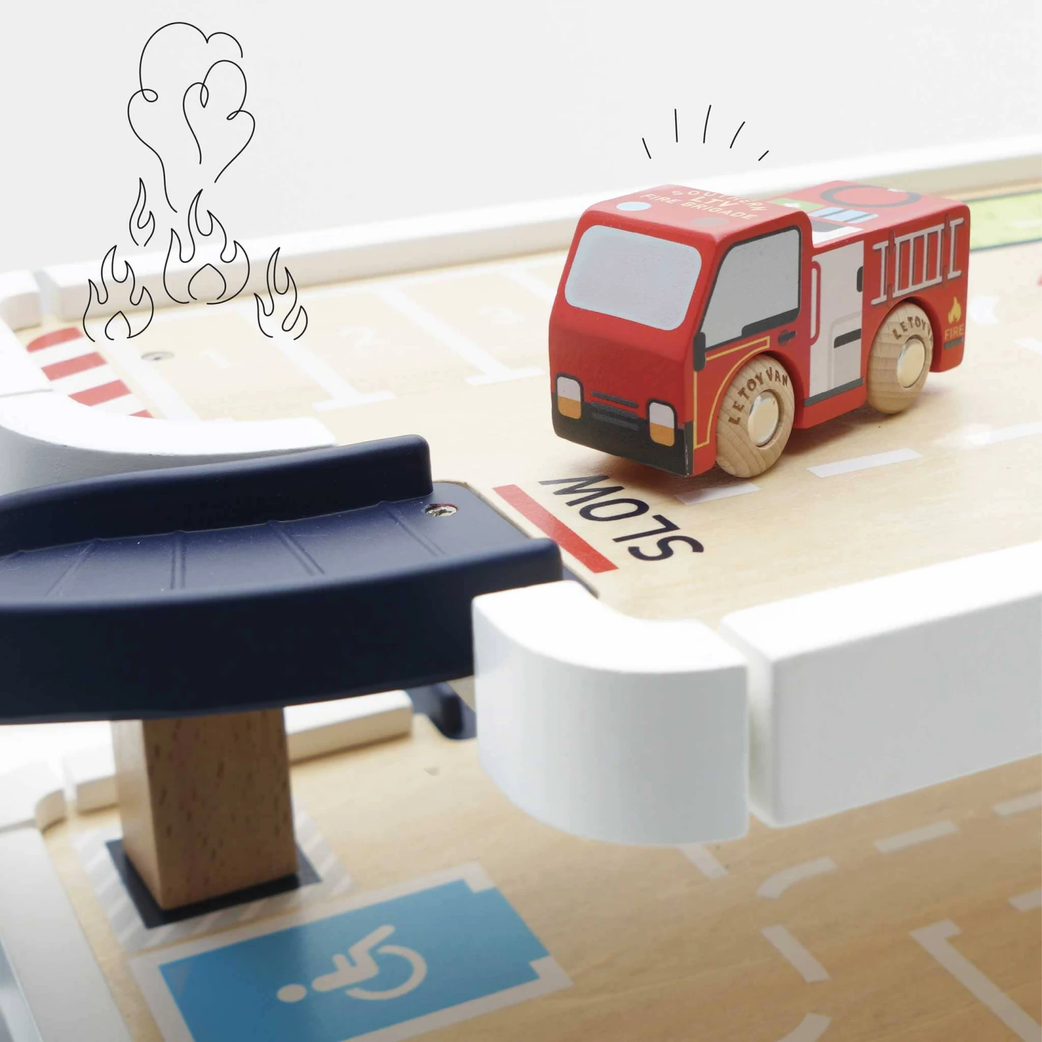 Fire & Rescue Wooden Garage - Image 6