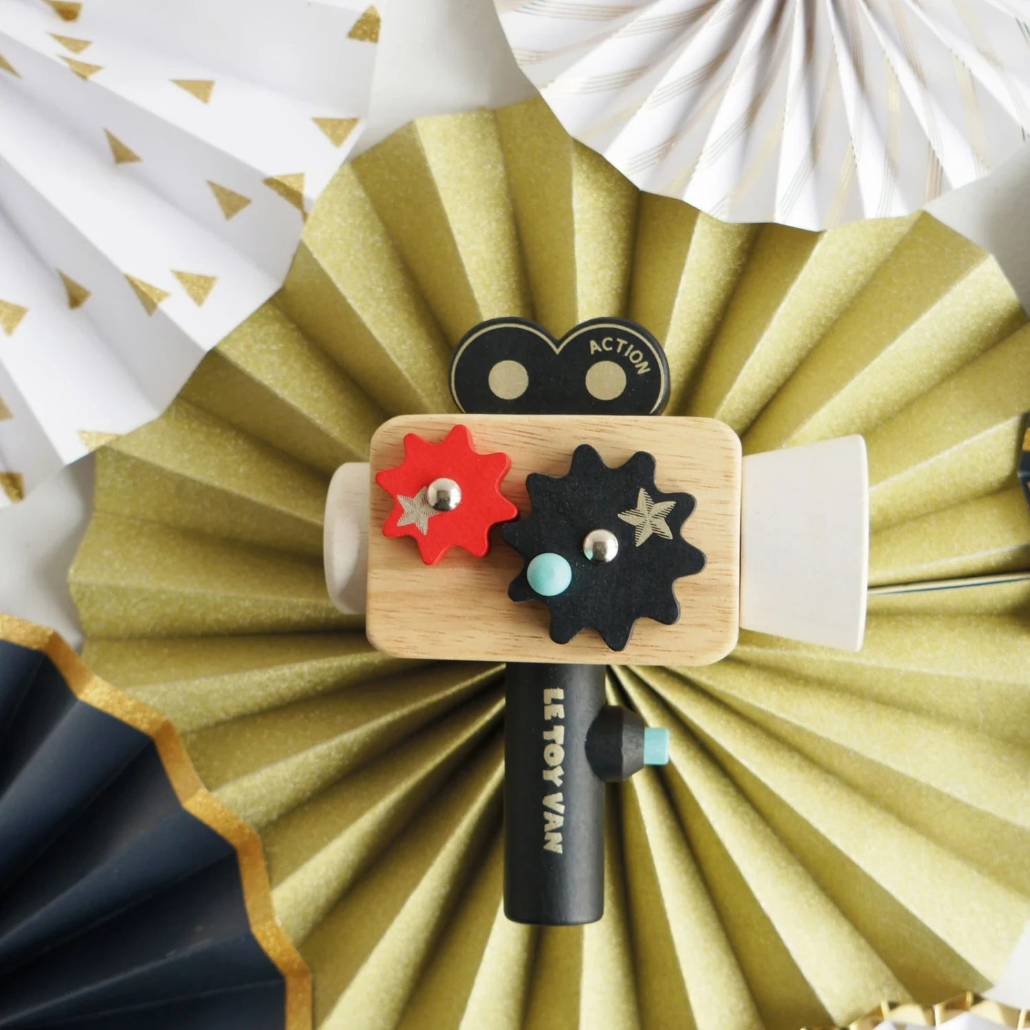 Le Toy Van Hollywood Film Camera - Image 3