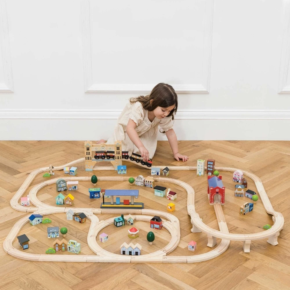 Le Toy Van London City Wooden Toy Train Set - Image 8