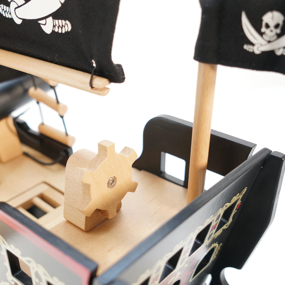 Le Toy Van Barbarossa Pirate Ship - Image 6