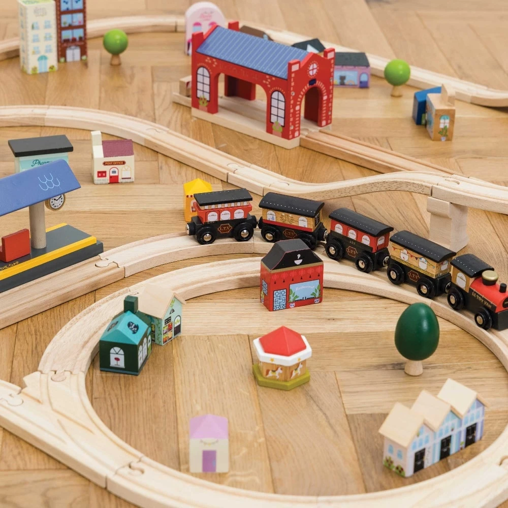 Le Toy Van London City Wooden Toy Train Set - Image 6