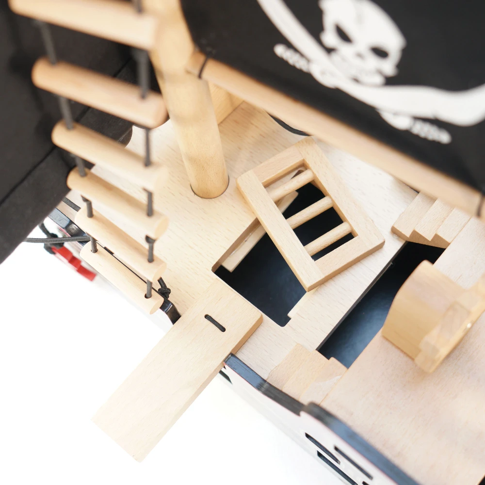 Le Toy Van Barbarossa Pirate Ship - Image 7