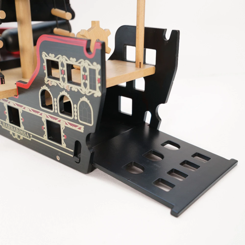Le Toy Van Barbarossa Pirate Ship - Image 4